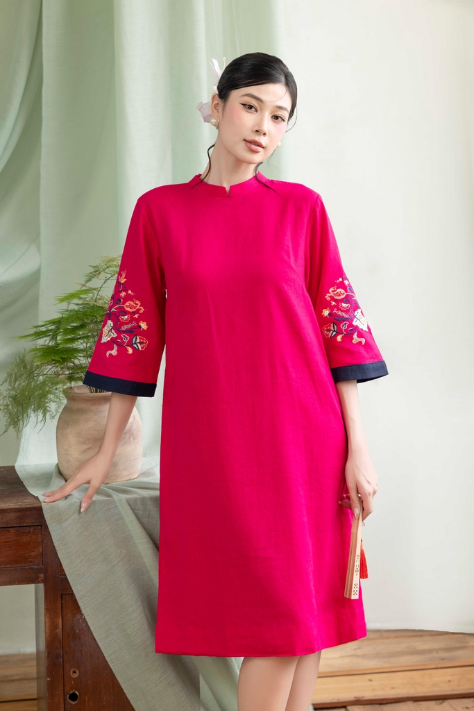 Đầm Linen Thêu Hai Cánh Tay Phom A Dài Ngang Gối Cổ Tàu Cam - D12158LW01