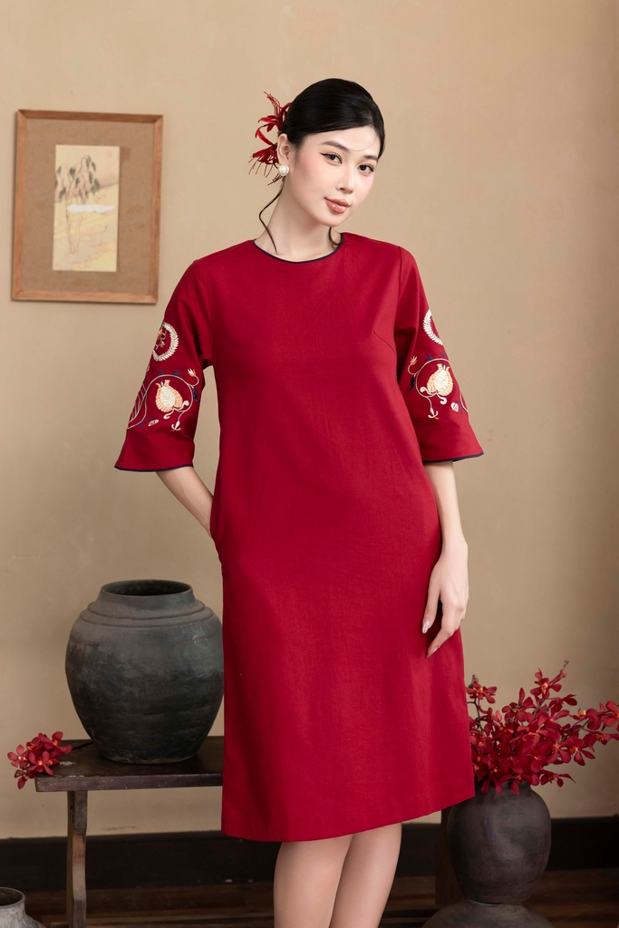 Đầm Phom Suông A Linen Thêu Hai Cánh Tay Viền Cổ Tròn - D12211LW01