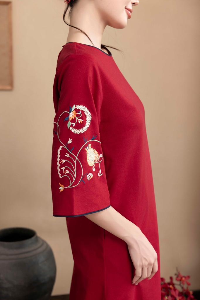 Đầm Phom Suông A Linen Thêu Hai Cánh Tay Viền Cổ Tròn - D12211LW01