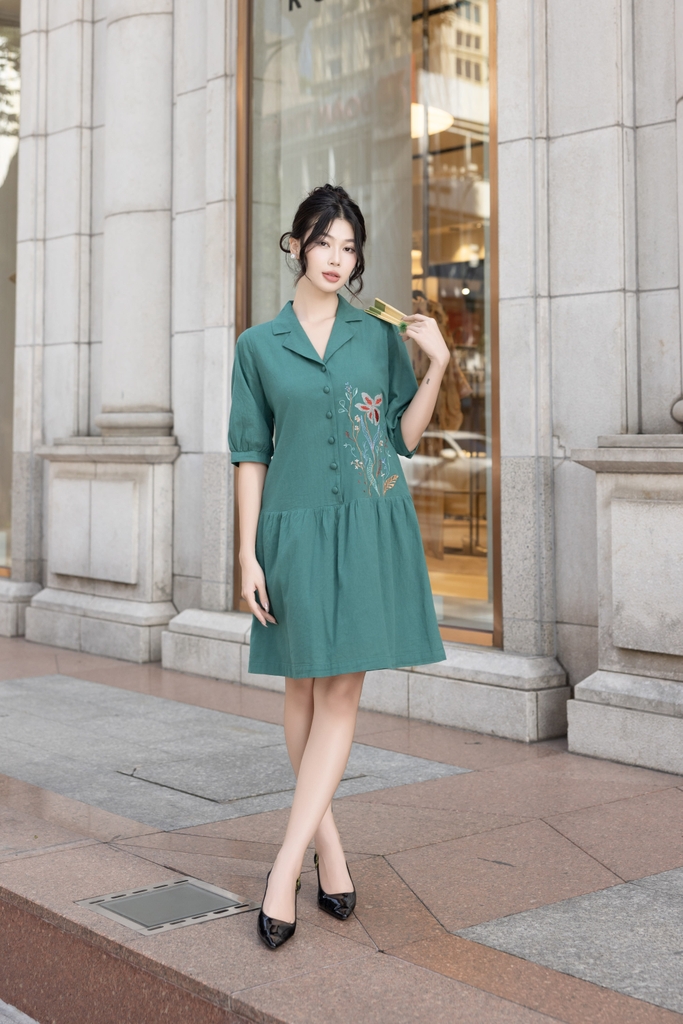 Đầm Phom A Cổ Dalton Tay Ngắn Chất Liệu Linen Thêu Hoa Lá Swanlake - D12219LW01