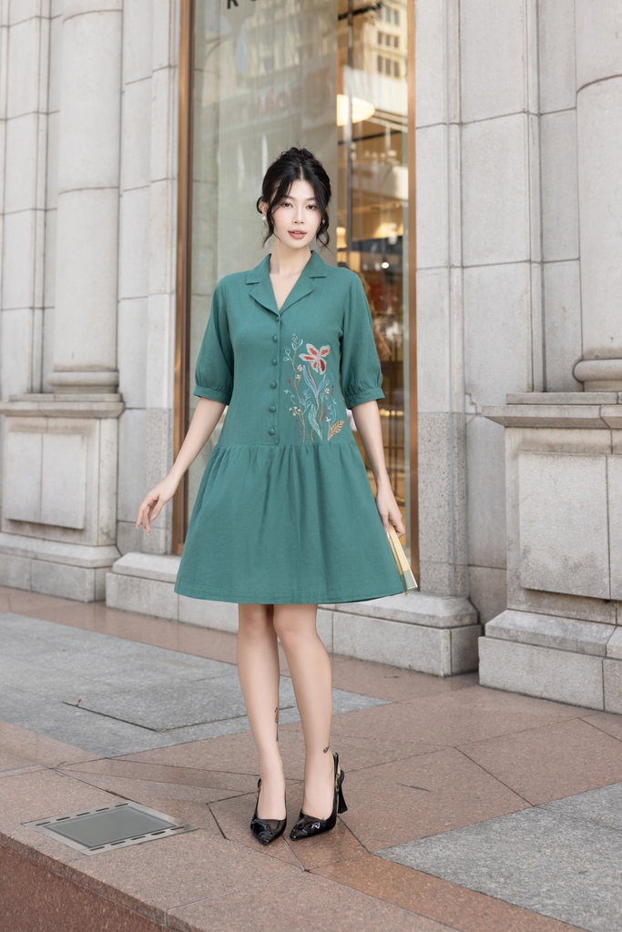 Đầm Phom A Cổ Dalton Tay Ngắn Chất Liệu Linen Thêu Hoa Lá Swanlake - D12219LW01