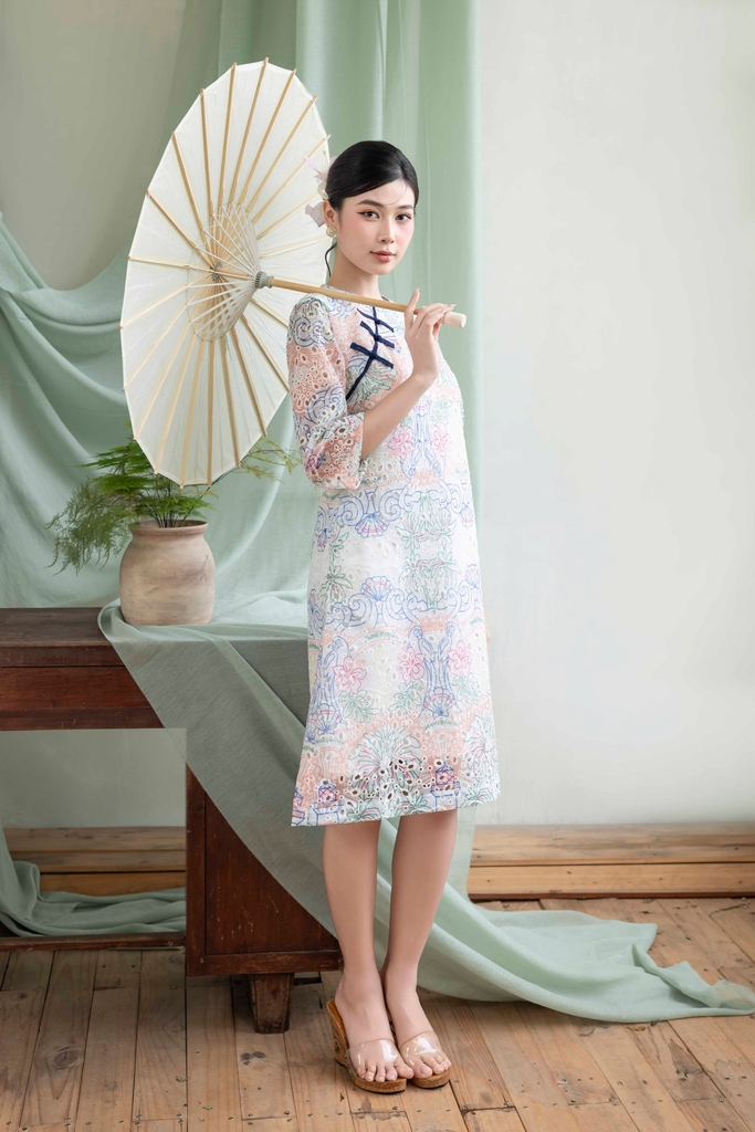 Đầm Tết Nút Tàu Tơ Thêu Đục Lỗ Phom A Hoạ Tiết Pastel - D12232LW01