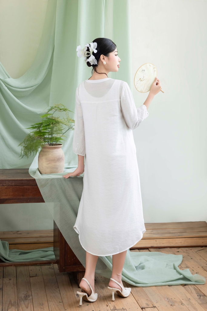 Đầm Phom Suông Dài Hai Lớp Tơ Thêu Chìm Cài Nút Tàu - D12242LW01