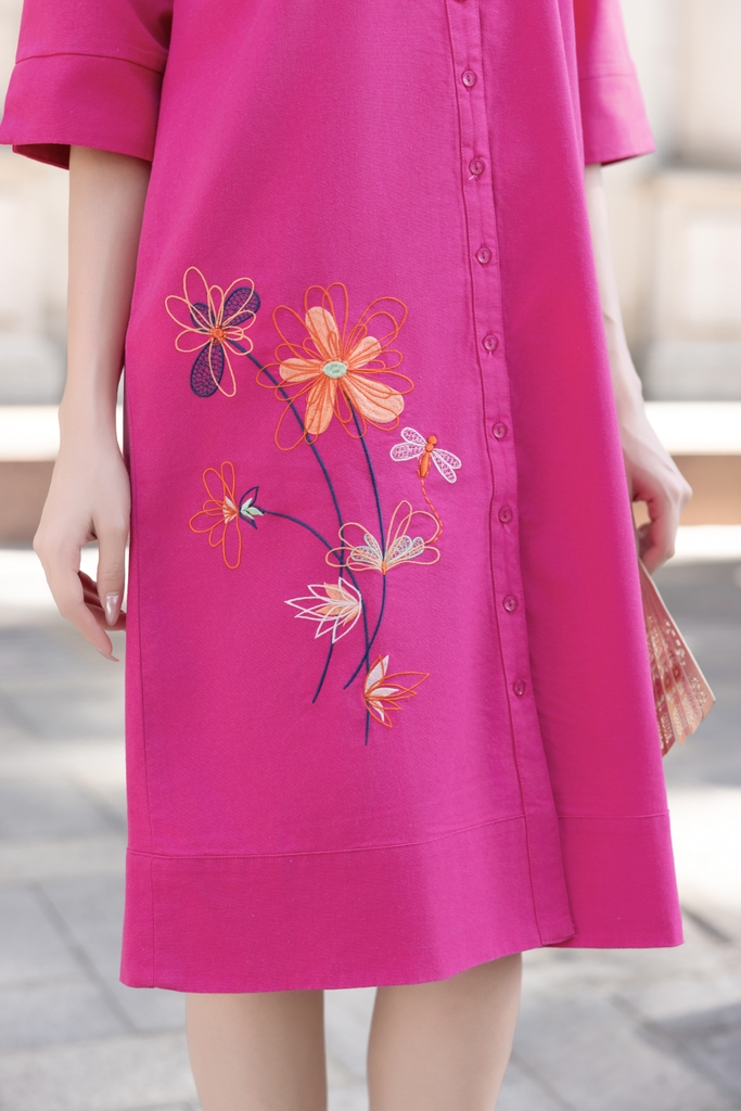 Đầm Sơ Mi Phom Suông Tay Ngắn Chất Liệu Linen Thêu Hoạ Tiết Hoa Lá Swanlake - D12274LW01