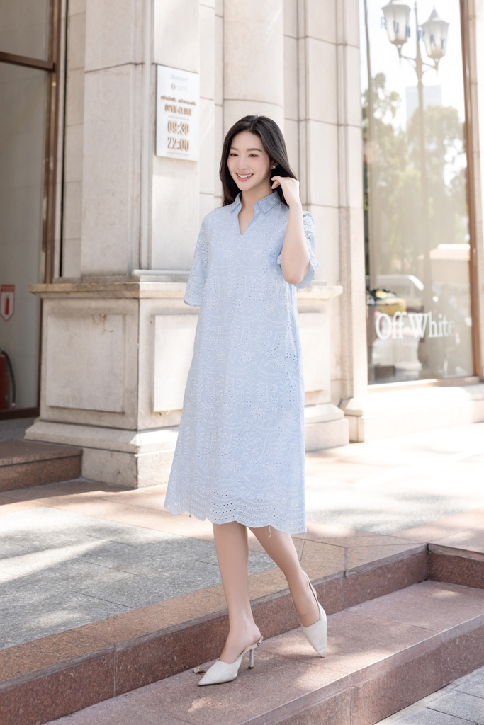 Đầm Sơ Mi Phom Suông Tay Ngắn Chất Liệu Cotton thêu Swanlake - D12320LW01