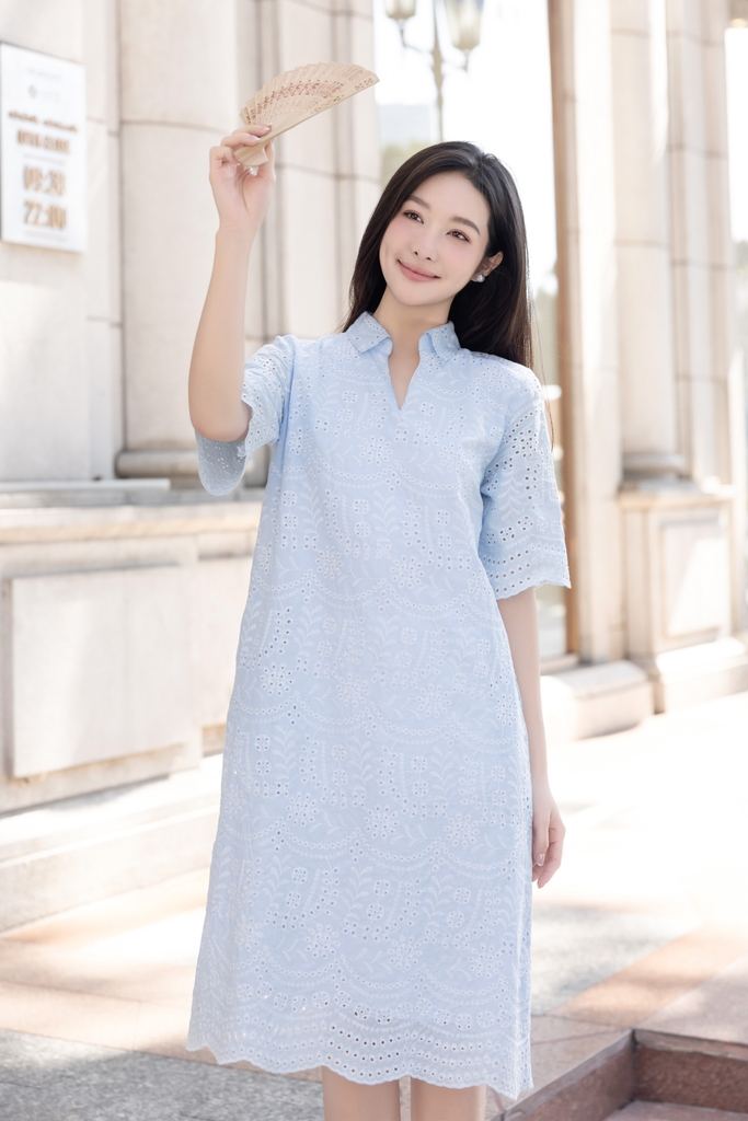 Đầm Sơ Mi Phom Suông Tay Ngắn Chất Liệu Cotton thêu Swanlake - D12320LW01