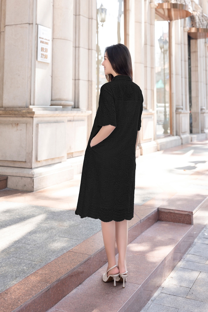 Đầm Sơ Mi Phom Suông Tay Ngắn Chất Liệu Cotton thêu Swanlake - D12320LW01