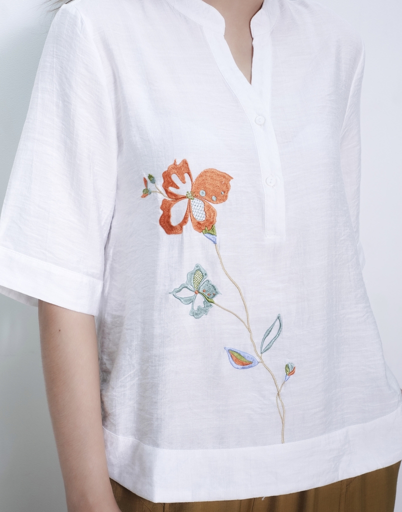 M-Collection - Áo Cổ Trụ Thêu Hoa Vạt Bầu Lụa Hàn - A11946LW01