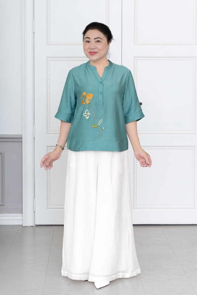 M-Collection - Áo Cổ Trụ Thêu Hoa Vạt Bầu Lụa Hàn - A11946LW01