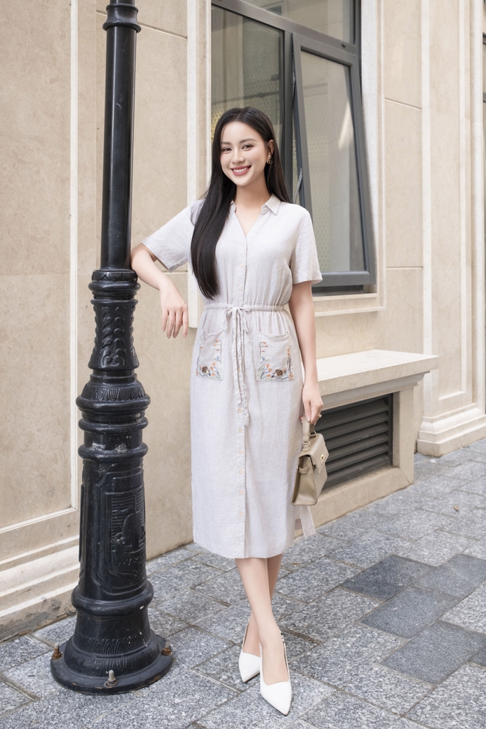 Swanlake | Đầm Sơ Mi Phom Suông Thắt Dây Eo Linen Thêu D12482LW01