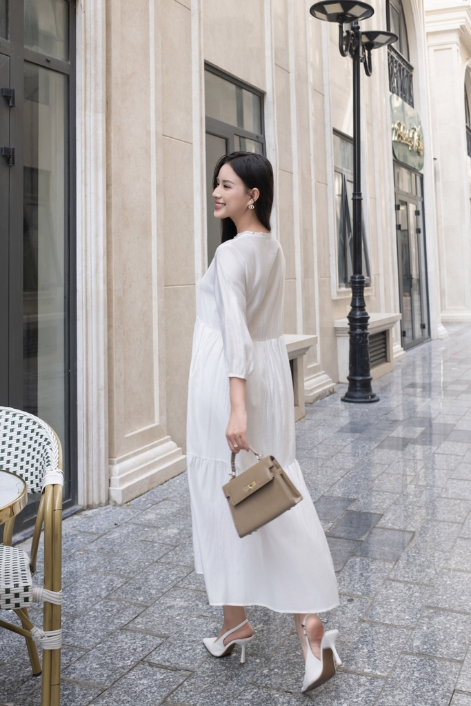 Swanlake | Đầm Tơ Trơn Phom Maxi Bay Dài D12415LW01