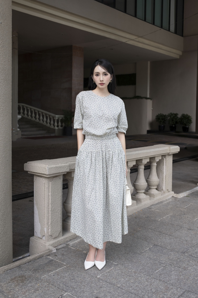 SWANLAKE | Set Bộ Nữ Hoa Nhí Áo Tay Lỡ Nhún Bo Chun Chân Váy Maxi Cạp Cao Xếp Ly Lưng Thun B12995LW01