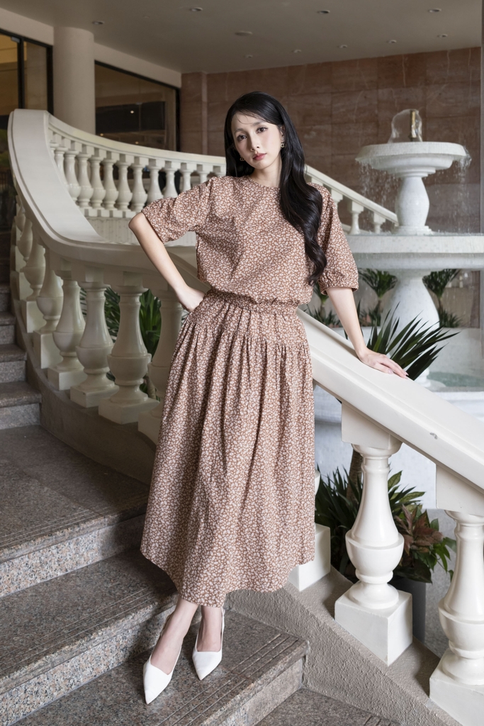 SWANLAKE | Set Bộ Nữ Hoa Nhí Áo Tay Lỡ Nhún Bo Chun Chân Váy Maxi Cạp Cao Xếp Ly Lưng Thun B12995LW01