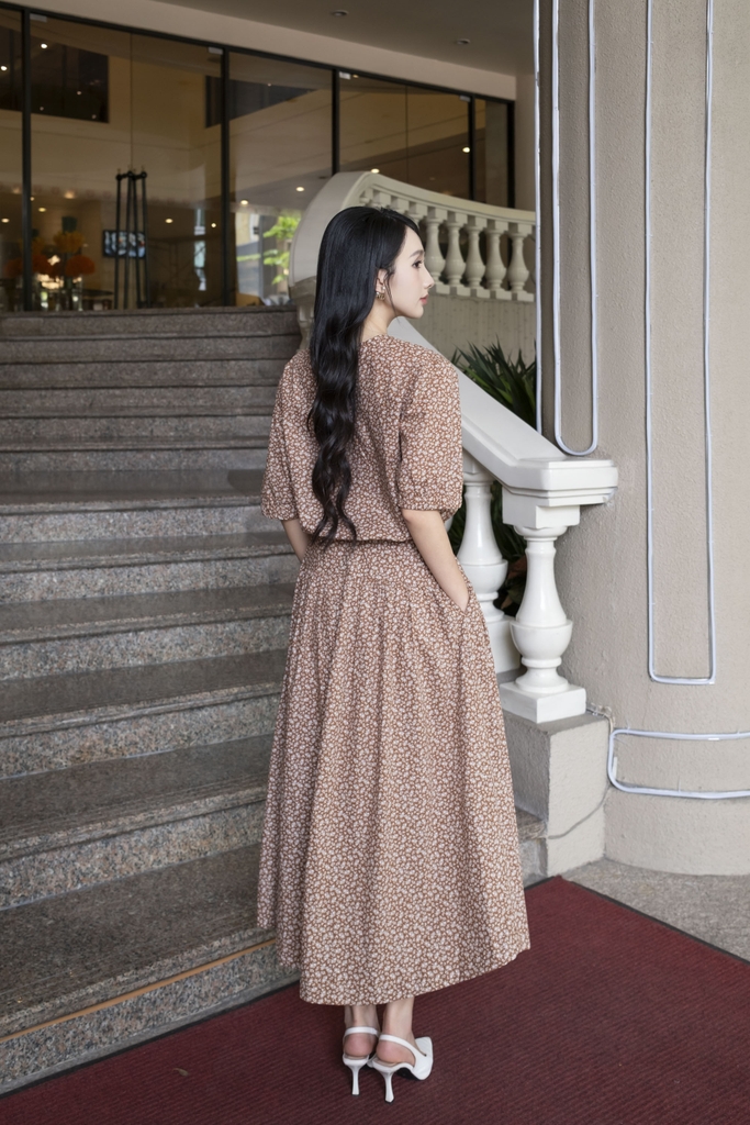 SWANLAKE | Set Bộ Nữ Hoa Nhí Áo Tay Lỡ Nhún Bo Chun Chân Váy Maxi Cạp Cao Xếp Ly Lưng Thun B12995LW01