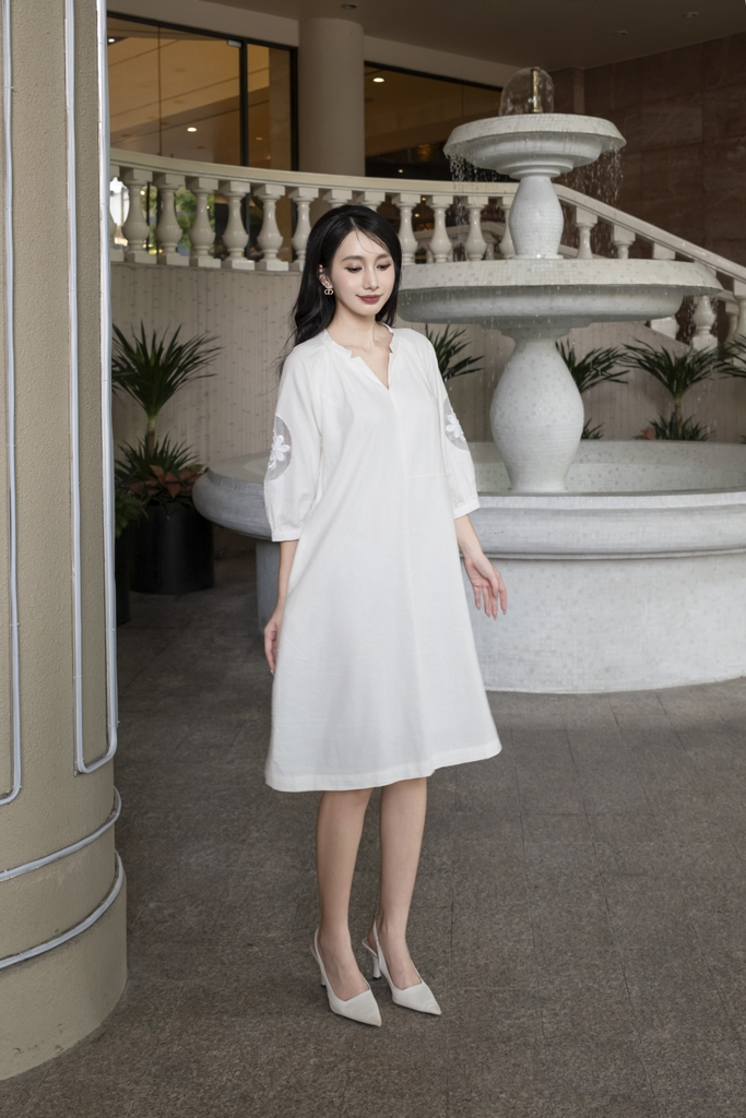 SWANLAKE | Váy Đầm Nữ Suông Tay Lỡ Thêu Hoa Phối Lưới Vải Linen Cổ Trụ Xẻ Có Túi Công Sở D12786LW01