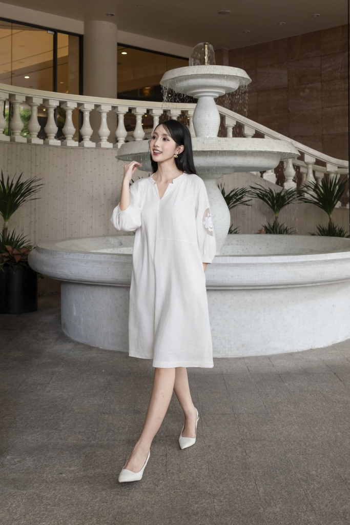 SWANLAKE | Váy Đầm Nữ Suông Tay Lỡ Thêu Hoa Phối Lưới Vải Linen Cổ Trụ Xẻ Có Túi Công Sở D12786LW01