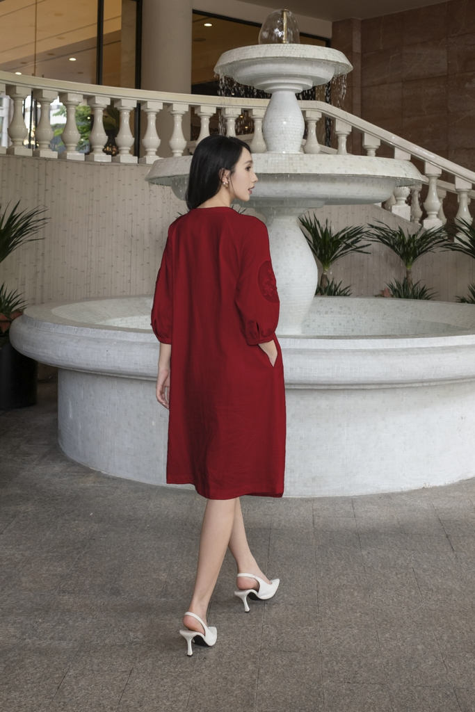 SWANLAKE | Váy Đầm Nữ Suông Tay Lỡ Thêu Hoa Phối Lưới Vải Linen Cổ Trụ Xẻ Có Túi Công Sở D12786LW01