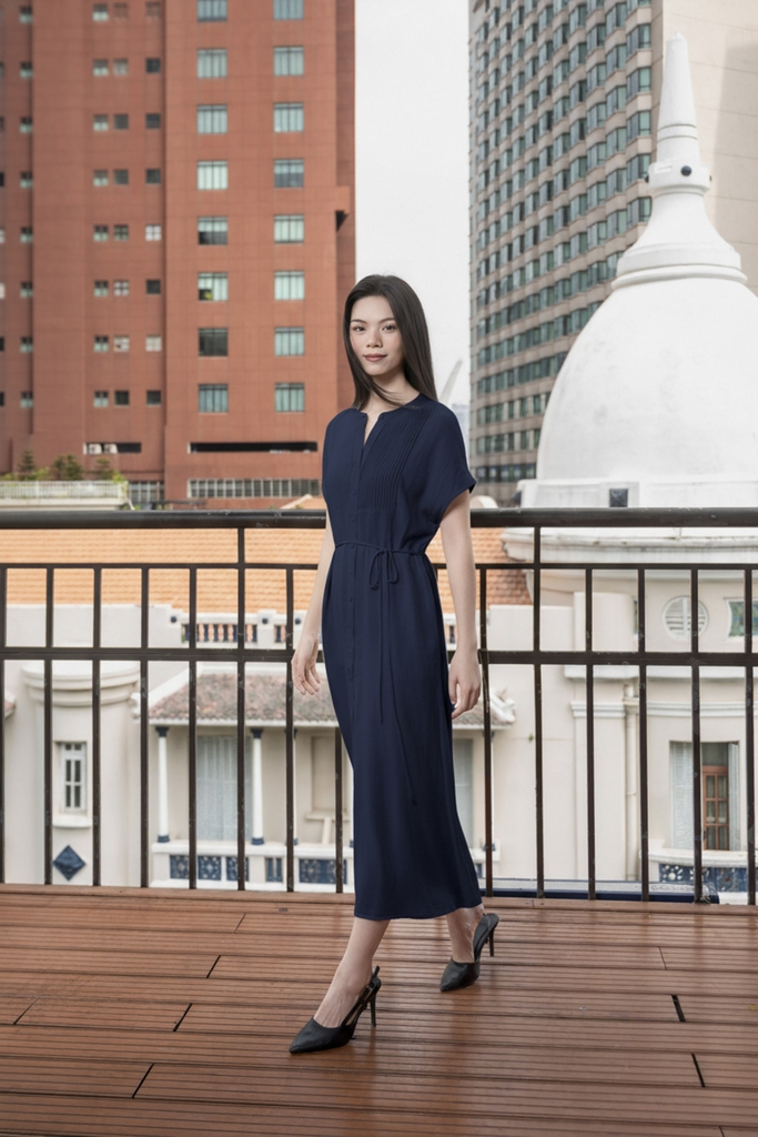 SWANLAKE | Váy Đầm Nữ Midi Suông Cổ Trụ Cài Nút Xếp Ly Vải Linen Dây Thắt Eo Xẻ Tà Công Sở D12752LW01