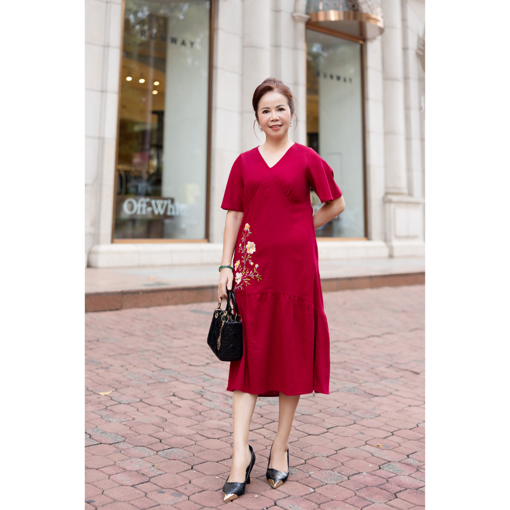 SWANLAKE | Váy Đầm Nữ Suông Trung Niên Đuôi Cá Thêu Hoa Cổ Tim Tay Ngắn Vải Linen Tặng Mẹ - D10617LW01