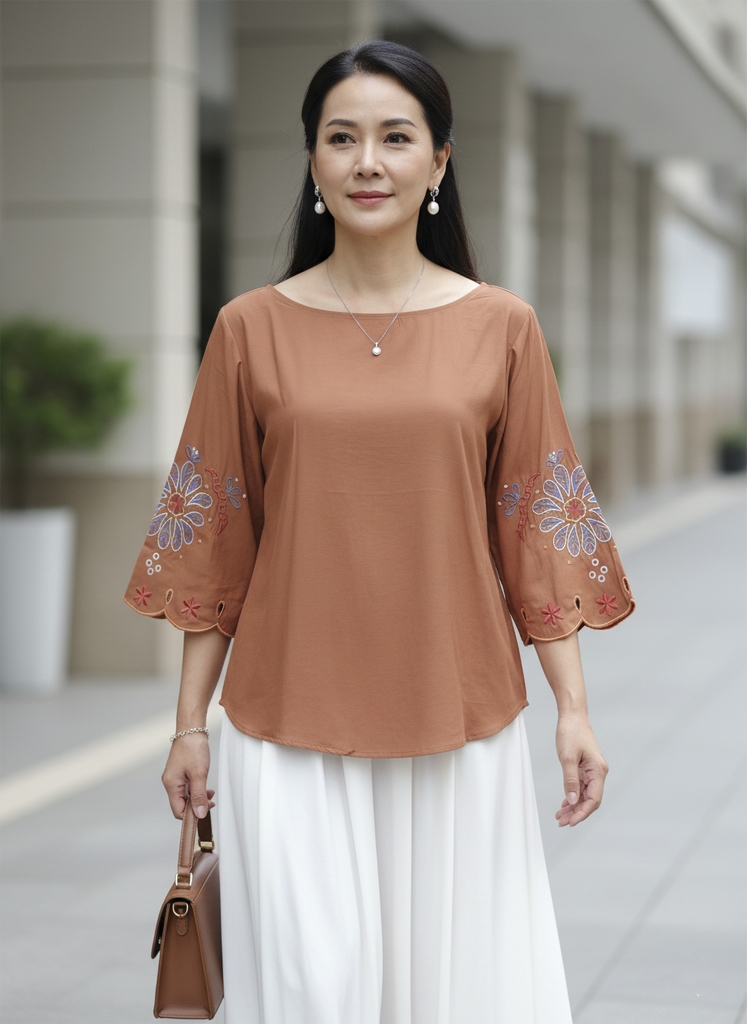 M COLLECTION | Áo Kiểu Nữ Trung Niên Tặng Mẹ Bà Cổ Tròn Tay Lỡ Vải Lụa Ý Thêu Hoa Cao Cấp A12866