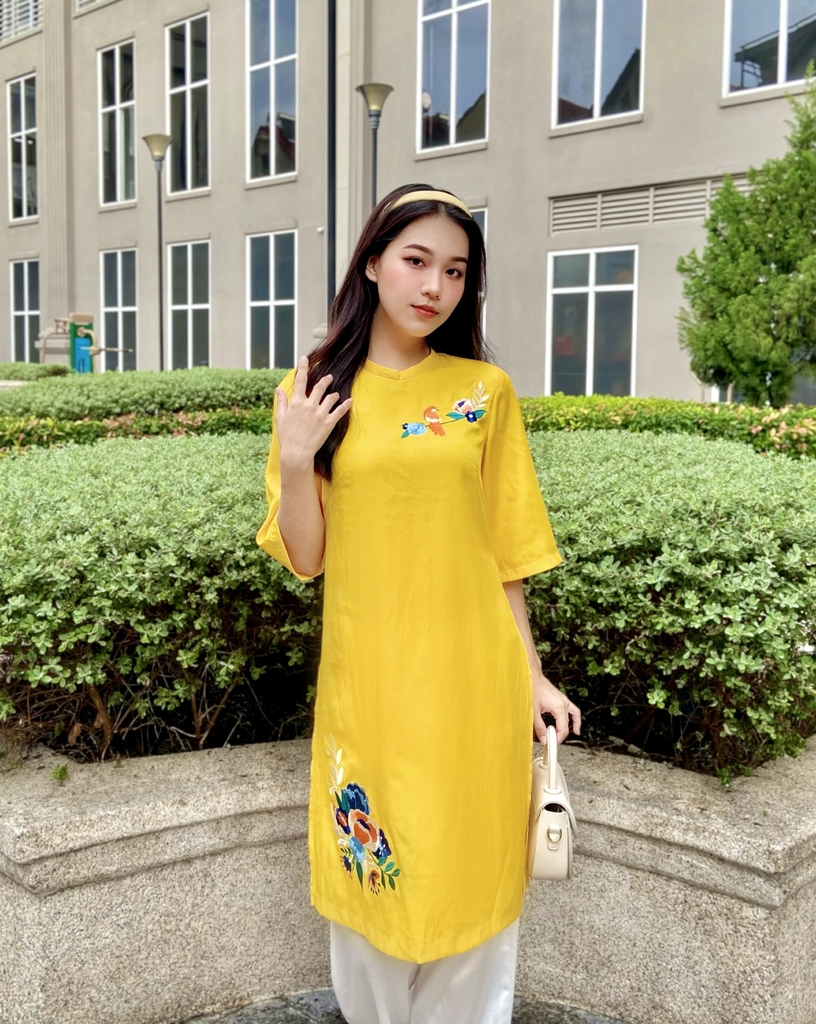 Áo Dài Tay Lỡ Thêu Bông Swanlake - L10534LW01