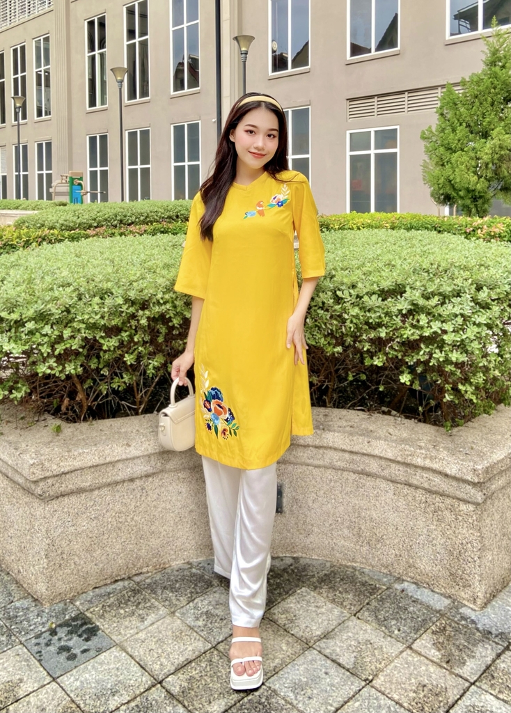 Áo Dài Tay Lỡ Thêu Bông Swanlake - L10534LW01