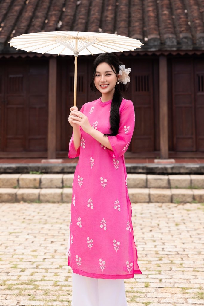Áo Dài Tuyết An Thêu Hoa Trắng Hai Lớp Chất Tơ Swanlake (Không bao gồm quần) - L11989LW01