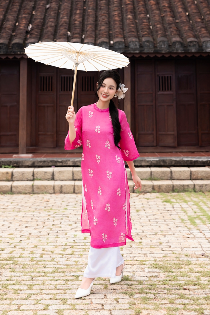 Áo Dài Tuyết An Thêu Hoa Trắng Hai Lớp Chất Tơ Swanlake (Không bao gồm quần) - L11989LW01