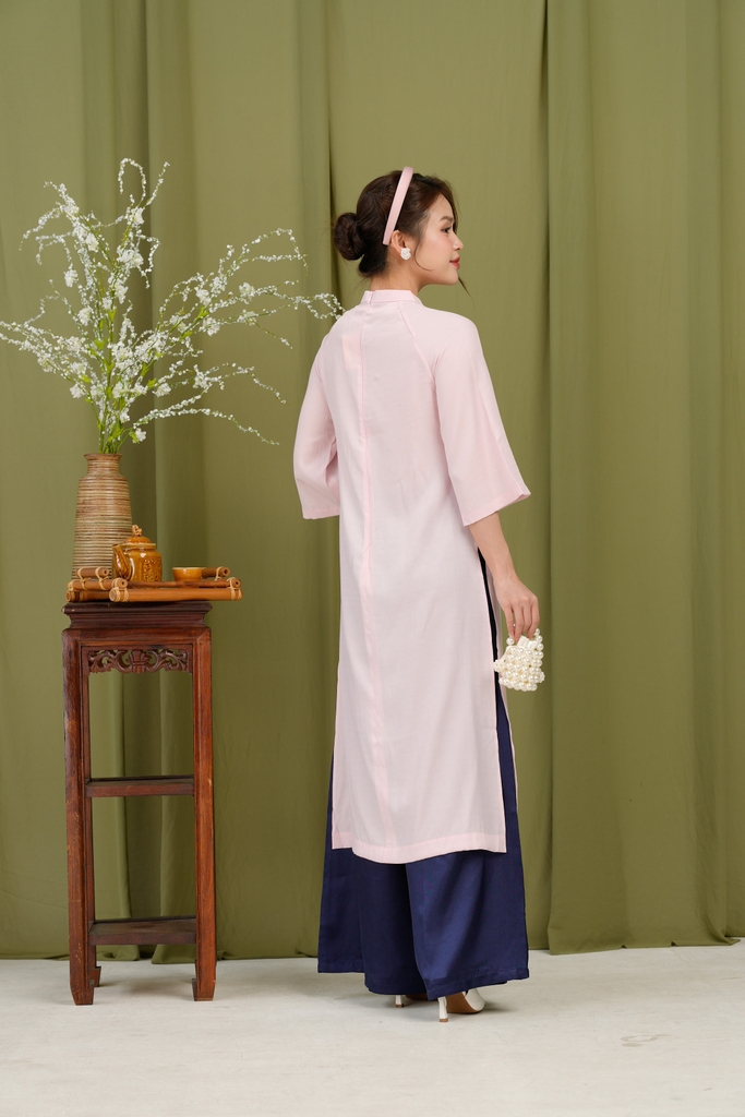 Áo Dài Xuân Chi Phom Suông Cổ Tàu Chất Liệu Vải taffta Swanlake - L11999LW01