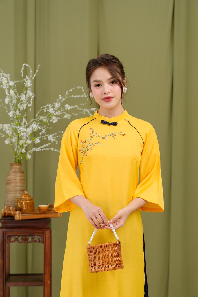 Áo Dài Xuân Chi Phom Suông Cổ Tàu Chất Liệu Vải taffta Swanlake Vàng - L11999LW01