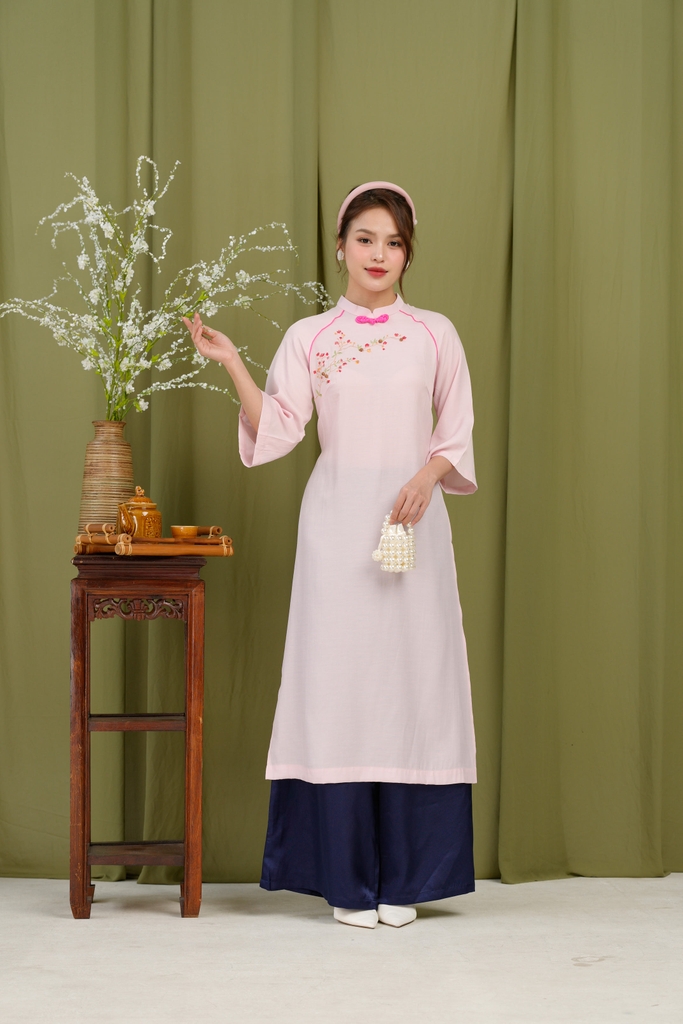 Áo Dài Xuân Chi Phom Suông Cổ Tàu Chất Liệu Vải taffta Swanlake - L11999LW01
