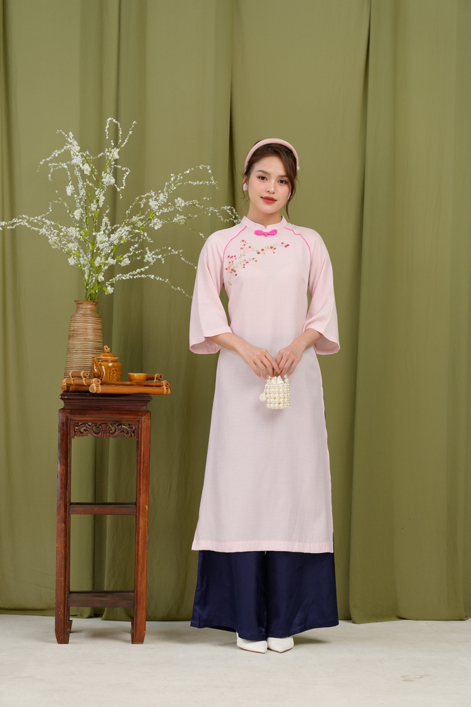 Áo Dài Xuân Chi Phom Suông Cổ Tàu Chất Liệu Vải taffta Swanlake - L11999LW01