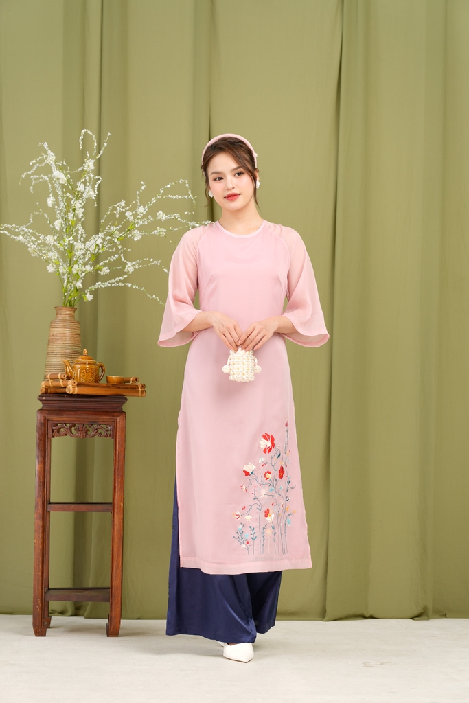 Áo Dài Đoan An Cổ Tròn Thêu Hoa Hai Lớp Chất Tơ Lót Lụa Chiffon Swanlake (Không bao gồm quần) - L12008LW01