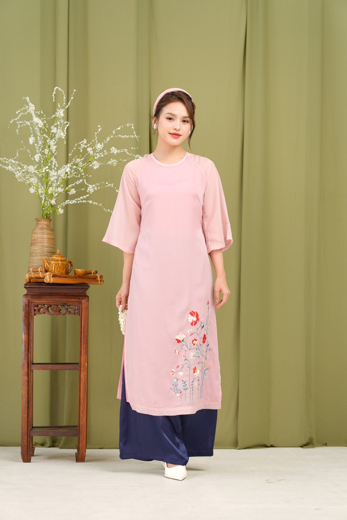 Áo Dài Đoan An Cổ Tròn Thêu Hoa Hai Lớp Chất Tơ Lót Lụa Chiffon Swanlake (Không bao gồm quần) - L12008LW01