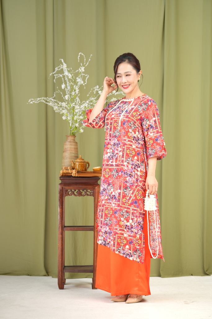 M-Collection - Áo Dài Cổ Tròn Thắt Bính Đính Ngọc Trai Chất Đũi Hàn Một Lớp - L12012LW01