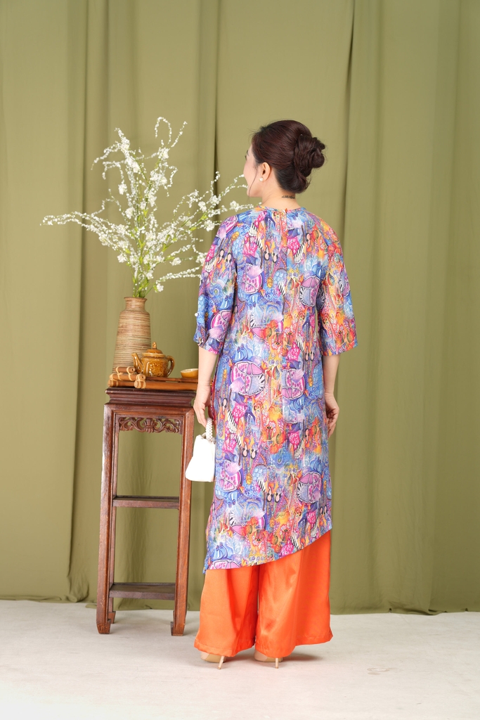 M-Collection - Áo Dài Cổ Tròn Thắt Bính Đính Ngọc Trai Chất Đũi Hàn Một Lớp - L12012LW01