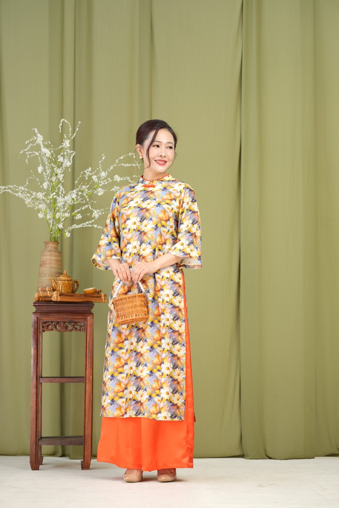 Áo Dài Cát An Hoa Kết Đính Nút Tàu Ở Cổ Một Lớp Chất Đũi Hàn Swanlake (Không bao gồm quần) - L12019LW01