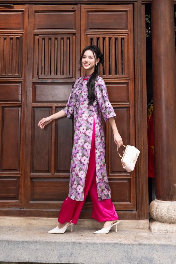 Áo Dài Cát An Hoa Kết Đính Nút Tàu Ở Cổ Một Lớp Chất Đũi Hàn Swanlake (Không bao gồm quần) Tím - L12019LW01