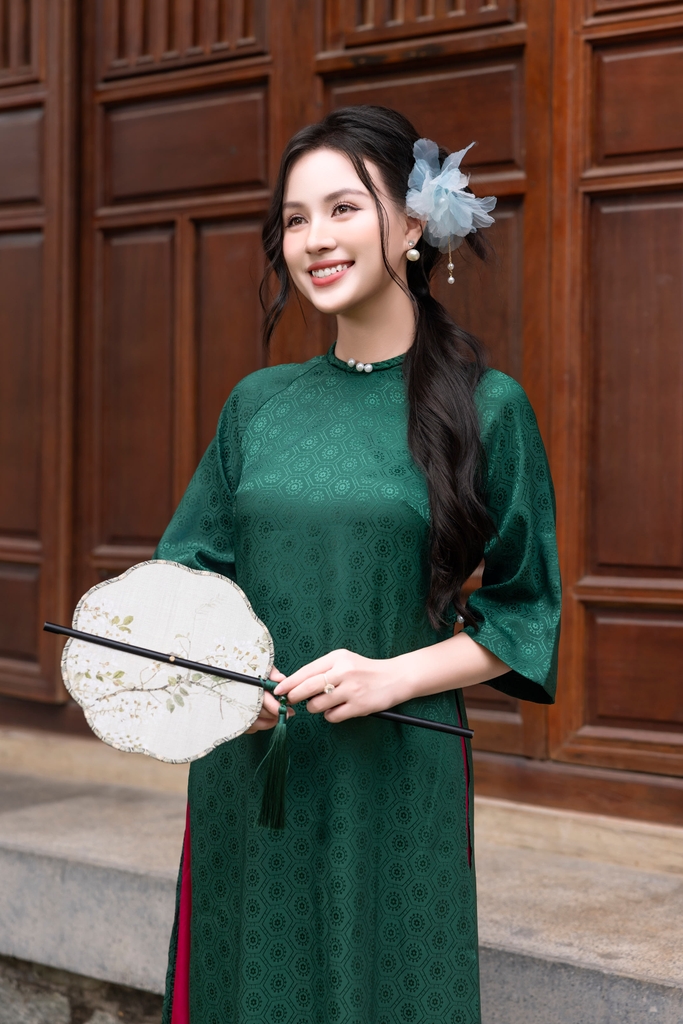 Áo Dài Thanh Yên Chất Lụa Gấm Cổ Tròn Thắt Bính Đính Ngọc Trai Swanlake Xanh lá - L12033LW01