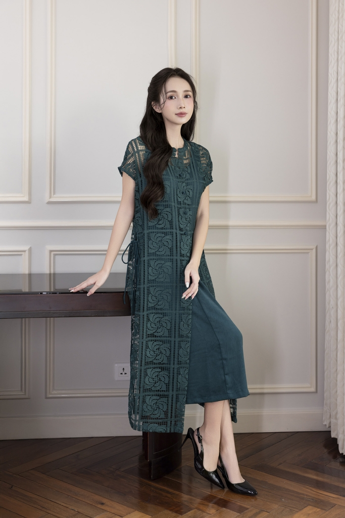 Váy Đầm Nữ Maxi Suông Sát Nách Cổ Tim Vải Ren Đính Hoa 3D Sang Trọng Đi Tiệc - D12869LW01