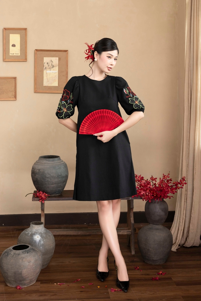 Đầm Thêu Hai Bên Cánh Tay Chất Liệu Linen Swanake - D12013LW01