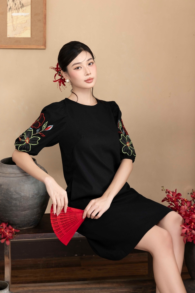 Đầm Thêu Hai Bên Cánh Tay Chất Liệu Linen Swanake - D12013LW01