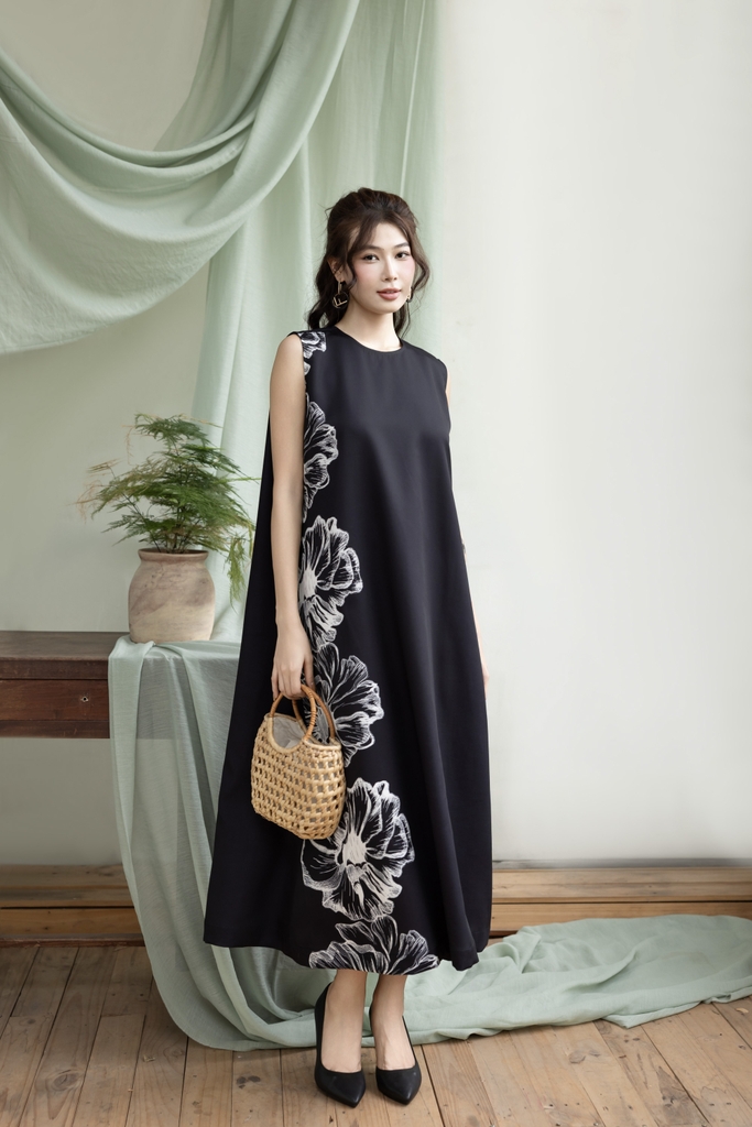 Đầm Sát Nách Hoa Chất Liệu Lụa Dày Swanlake - D12095LW03