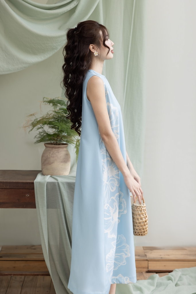 Đầm Sát Nách Hoa Chất Liệu Lụa Dày Swanlake - D12095LW03