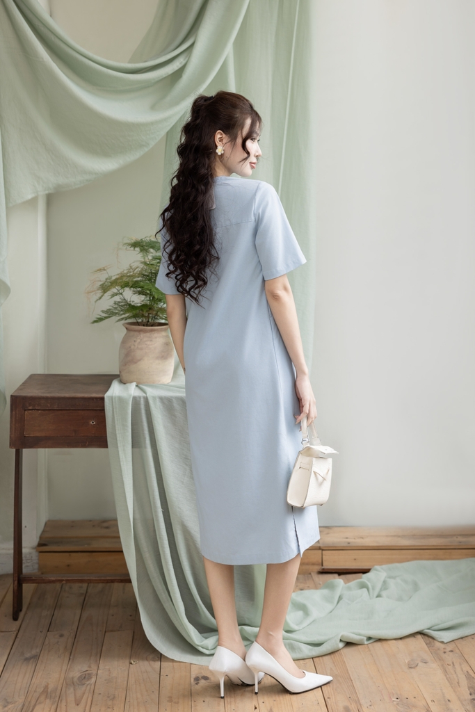 Swanlake | Váy Đầm Phom Suông Cổ Tim Chất Liệu Linen Đính Nút Hoa Kết Hạt Gỗ 3D Thủ Công - D12419LW01