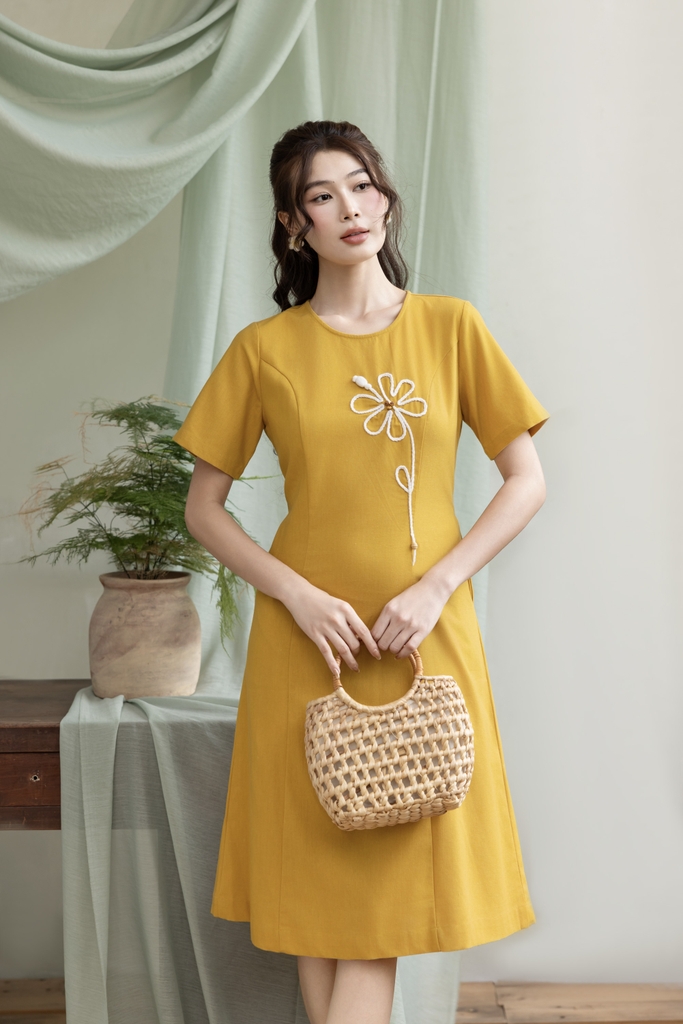 Swanlake | Váy Đầm Phom A Nhấn Eo Nhẹ Chất liệu Linen Chạy Nét Thủ Công  - D12362LW01
