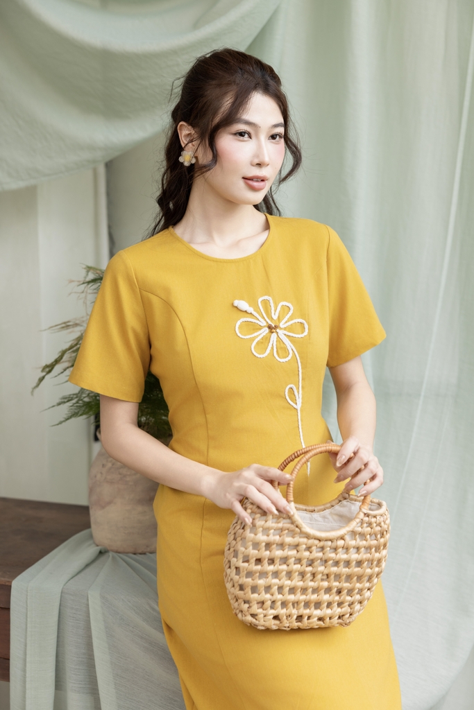 Swanlake | Váy Đầm Phom A Nhấn Eo Nhẹ Chất liệu Linen Chạy Nét Thủ Công  - D12362LW01