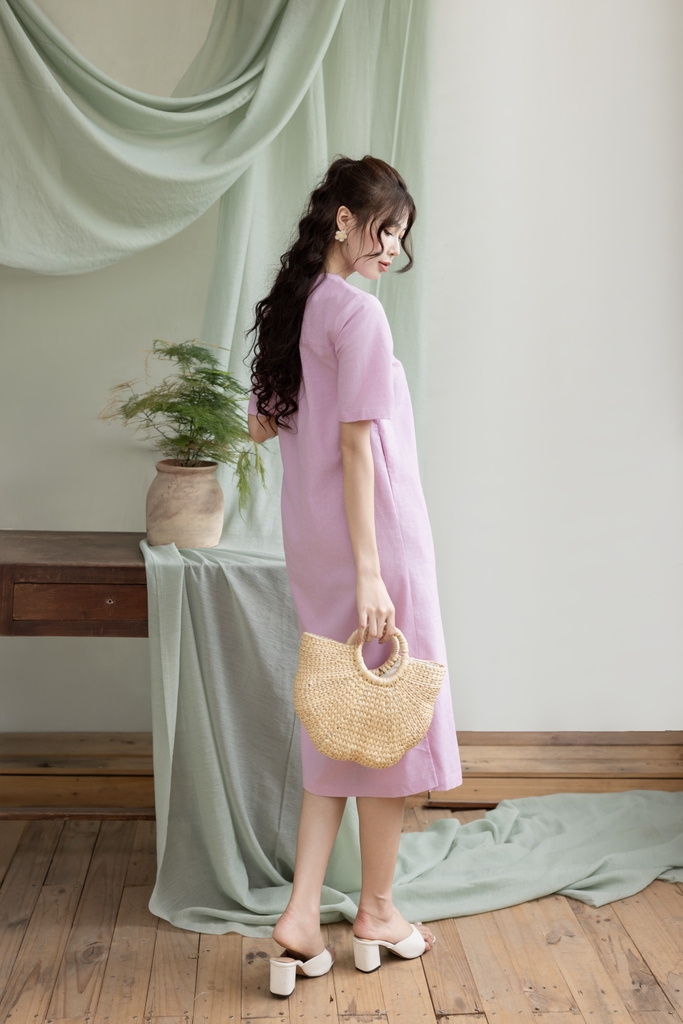 Swanlake | Váy Đầm Phom Suông Cổ Tim Chất Liệu Linen Đính Nút Hoa Kết Hạt Gỗ 3D Thủ Công - D12419LW01
