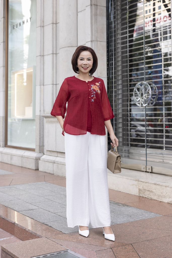 M COLLECTION | Áo Kiểu Nữ Trung Niên Tặng Mẹ Tơ Lót Lụa Hàn Thêu Hoa Cài Nút Tay Lỡ Xẻ 2 Mảnh A12848LW01