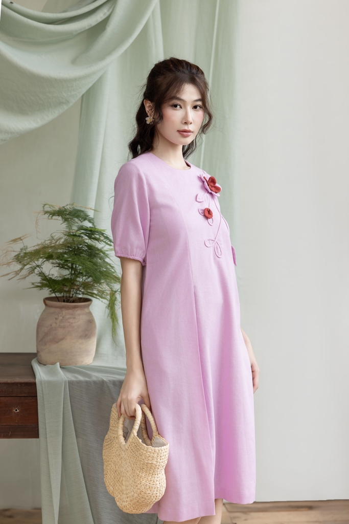 Swanlake | Váy Đầm Phom Suông Dài Qua Gối Linen Đính Hoa 3D - D12426LW01